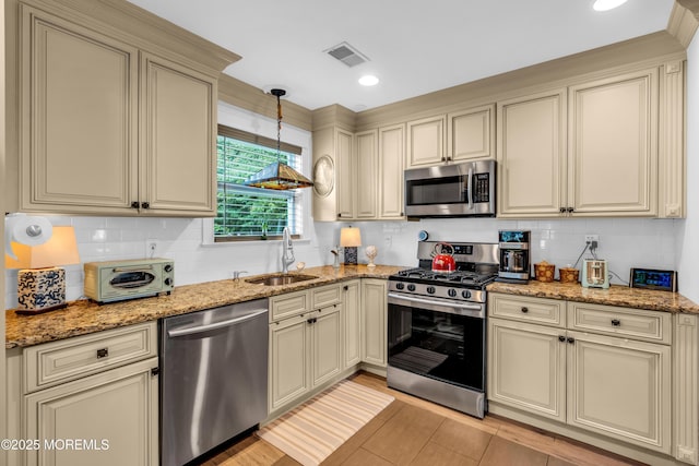 75 Farnworth Close Unit 1000, Freehold, NJ 07728 - kitchen featuring stainless steel appliances, cream cabinets, a sink, and backsplash