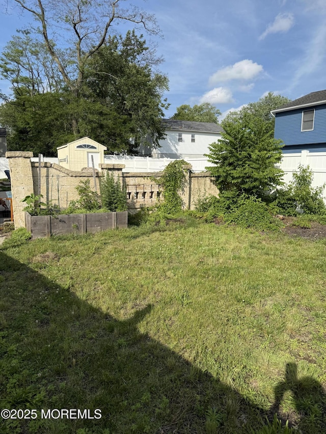 300 Allenhurst Ave, Neptune Township, NJ 07753 - view of yard with a garden
