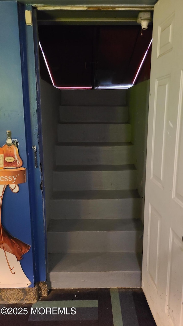 354 Alpine St, Perth Amboy City, NJ 08861 - view of stairway