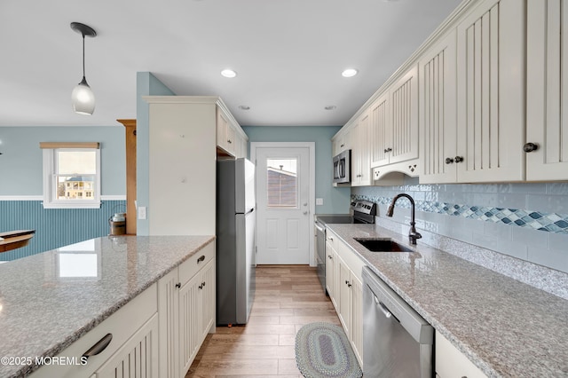 233 Heron Rd, Tuckerton, NJ 08087 - kitchen with stainless steel appliances, a sink, plenty of natural light, light wood-type flooring, and recessed lighting