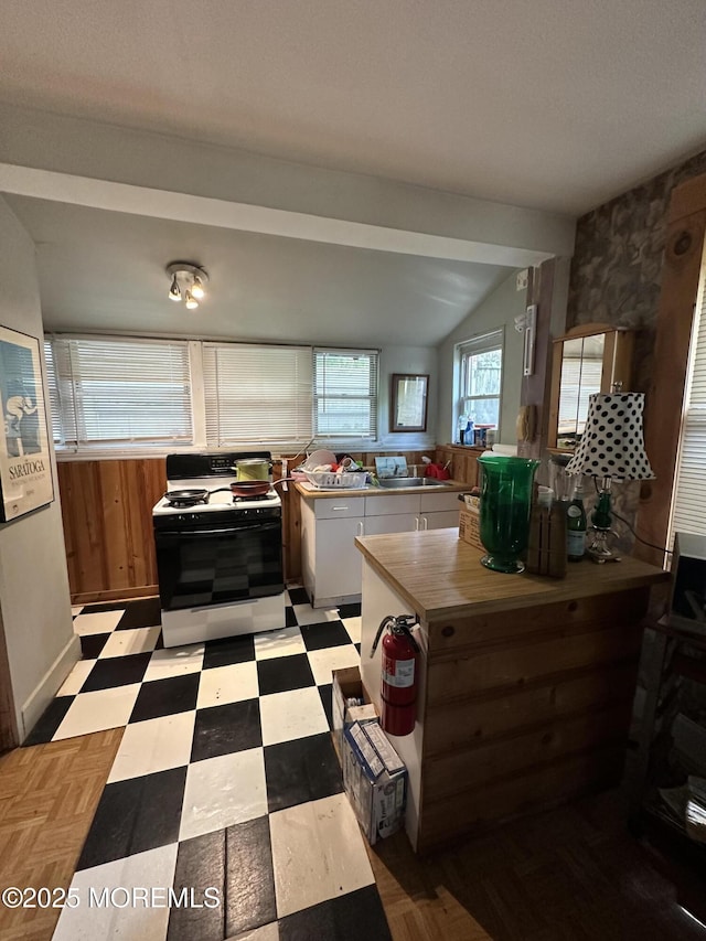 122 Hamilton Ave, Leonardo, NJ 07737 - kitchen featuring gas range gas stove, vaulted ceiling, a peninsula, and light flooring