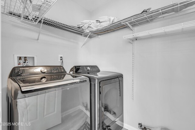 2211 Timber Ridge Ct Unit 2211, Sayreville, NJ 08859 - laundry area featuring washing machine and dryer