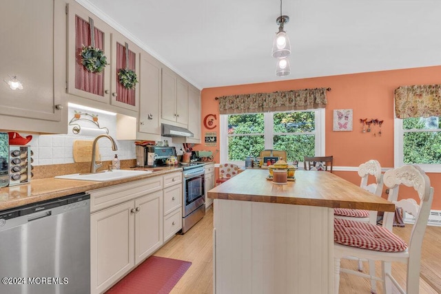 8 Wisconsin Ln, Whiting, NJ 08759 - kitchen with appliances with stainless steel finishes, under cabinet range hood, a breakfast bar, and light wood-type flooring