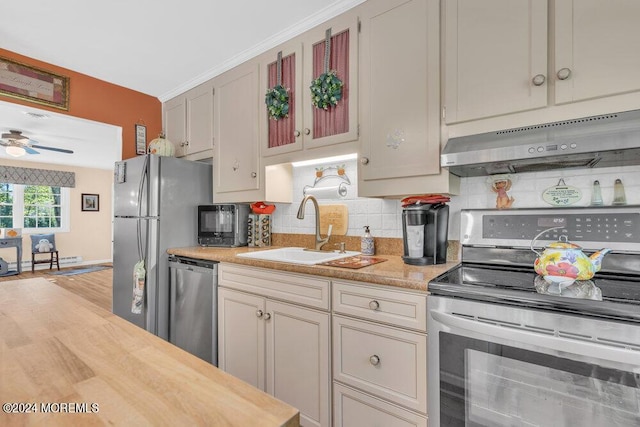 8 Wisconsin Ln, Whiting, NJ 08759 - kitchen featuring stainless steel appliances, backsplash, under cabinet range hood, wood finished floors, and ceiling fan