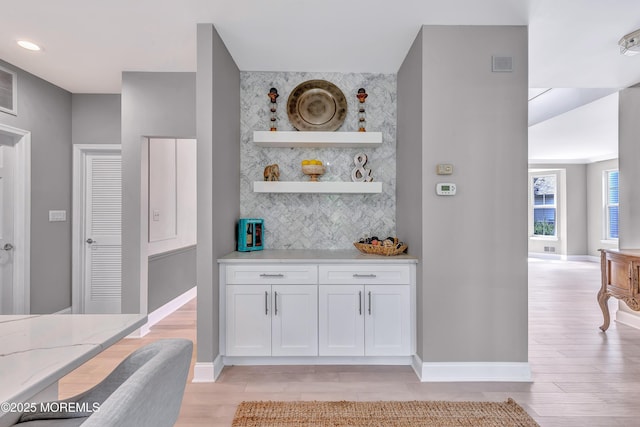 8 Armistead Ky, Colts Neck, NJ 07722 - bar area with light wood finished floors and tasteful backsplash