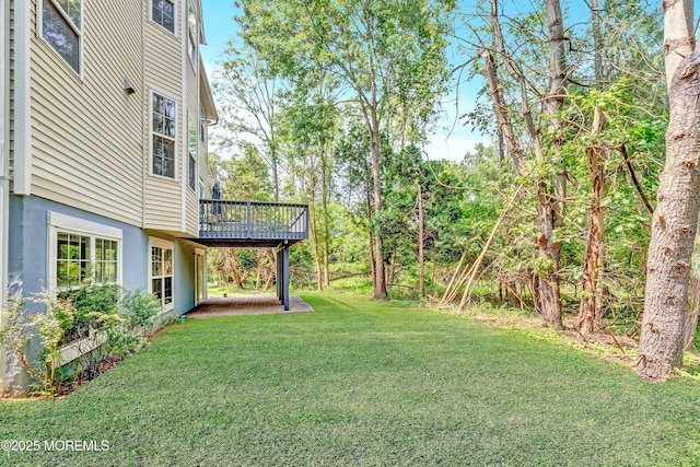 8 Armistead Ky, Colts Neck, NJ 07722 - view of grassy yard with a wooden deck