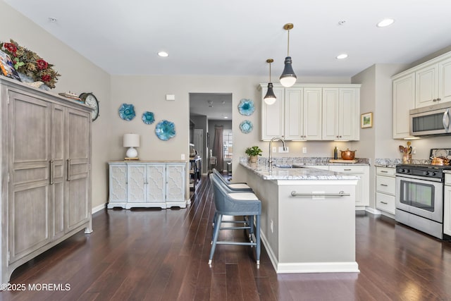126 Waypoint Dr, Eatontown, NJ 07724 - kitchen featuring stainless steel appliances, a kitchen bar, dark wood-style floors, a peninsula, and recessed lighting