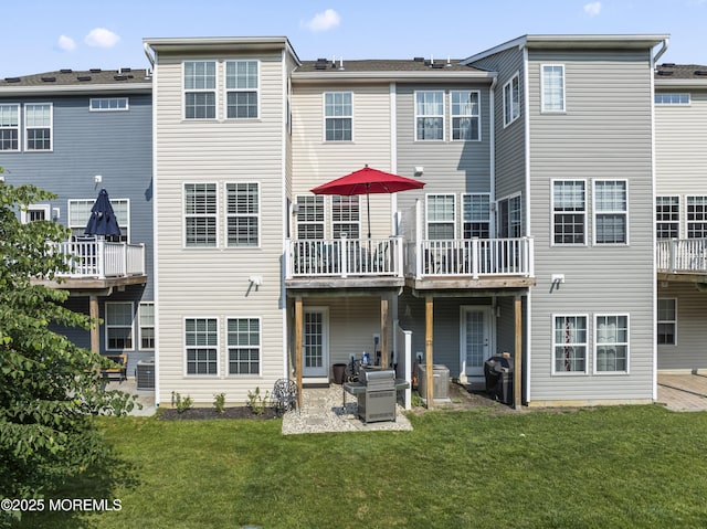 126 Waypoint Dr, Eatontown, NJ 07724 - rear view of house featuring a lawn and a patio area