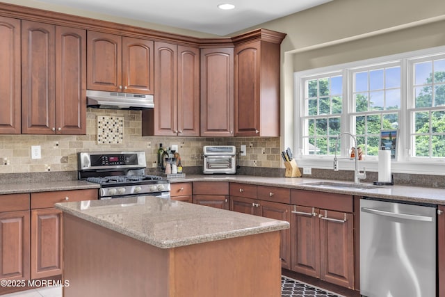 2 Michaels Ct, Jackson, NJ 08527 - kitchen featuring appliances with stainless steel finishes, under cabinet range hood, healthy amount of natural light, backsplash, and recessed lighting