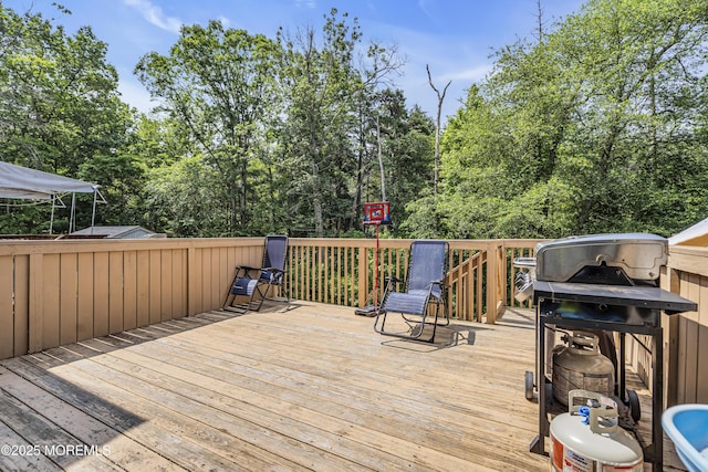 106 Aspen Ct, Lakewood, NJ 08701 - wooden deck with view of wooded area