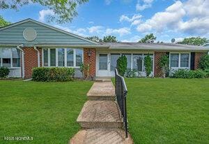 1263 Hamilton Ct Unit B, Lakewood, NJ 08701 - view of front of house featuring a front yard and brick siding