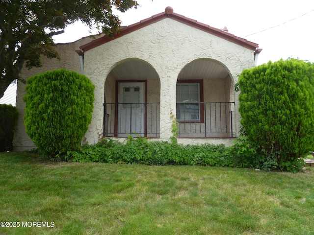 18 Green Ave, Neptune City, NJ 07753 - view of front facade featuring stucco siding and a front lawn