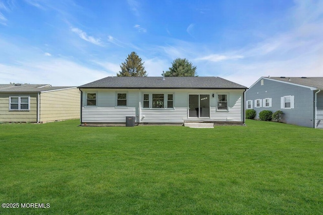9 Westbrook Dr, Toms River, NJ 08757 - rear view of property featuring a lawn