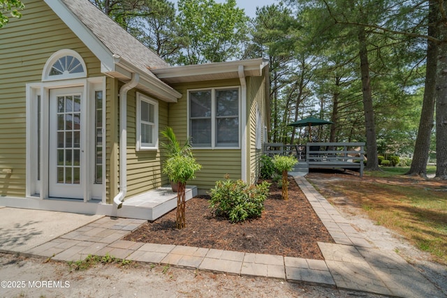 19 Cedar Ave, Manahawkin, NJ 08050 - entrance to property featuring a deck