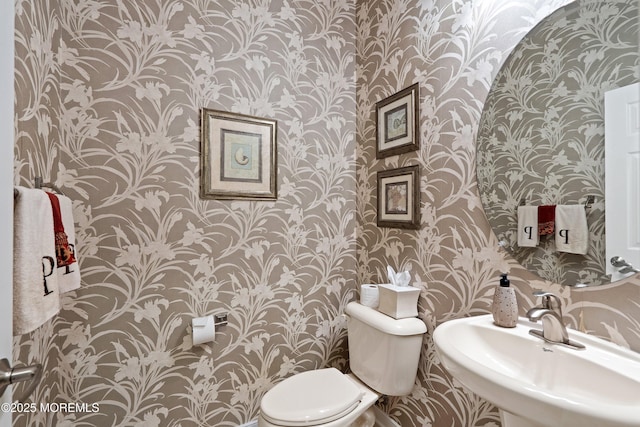 19 E Francesa Ct, Farmingdale, NJ 07727 - half bath featuring wallpapered walls