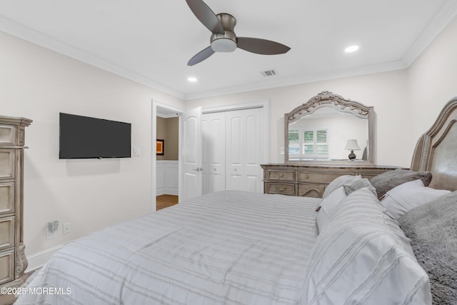 18 Pinewood Dr, Brick, NJ 08724 - bedroom with a closet, crown molding, ceiling fan, recessed lighting, and a wainscoted wall