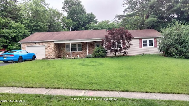 14 Albany Ave, Jackson, NJ 08527 - single story home featuring an attached garage and a front lawn
