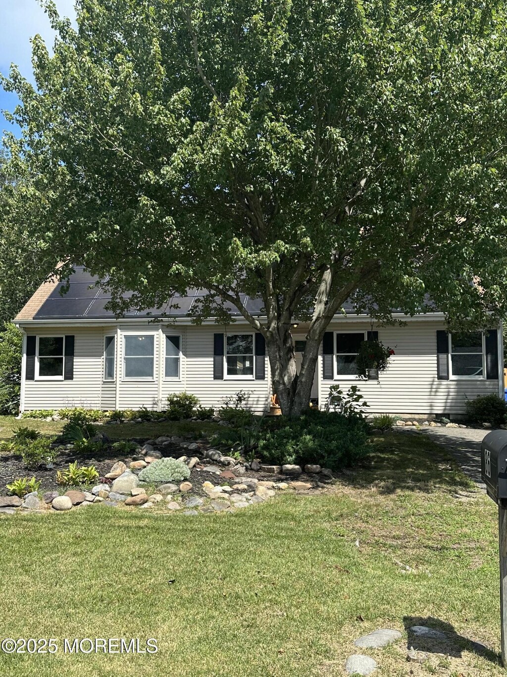 86 Atlantis Ave, Manahawkin, NJ 08050 - view of front of property featuring a front yard