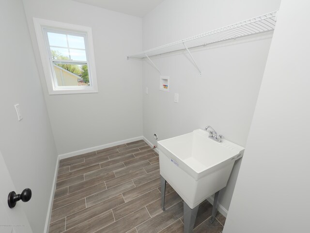 910 Malden Dr, Cliffwood, NJ 07735 - washroom with dark wood finished floors and washer hookup