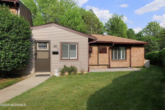 20 Lexington Ct, Red Bank, NJ 07701 - view of front of home featuring a front yard