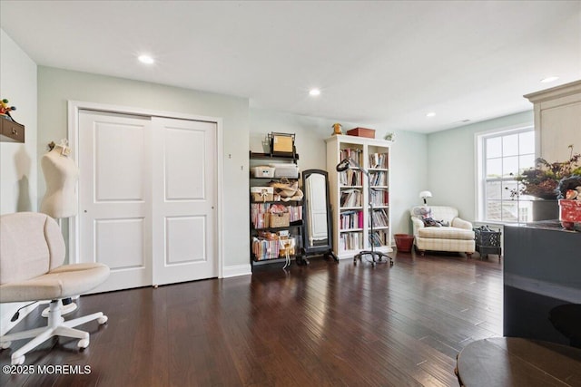23 Interlachen Ct, Monroe, NJ 08831 - sitting room with wood finished floors and recessed lighting