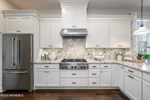 15 Woodspring Rd, Farmingdale, NJ 07727