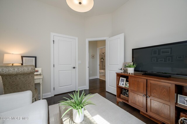 15 Woodspring Rd, Farmingdale, NJ 07727