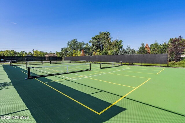 15 Woodspring Rd, Farmingdale, NJ 07727