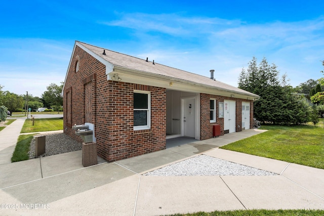 1104 Sycamore Ct, Whiting, NJ 08759 - view of front of house featuring brick siding, a front lawn, and roof with shingles