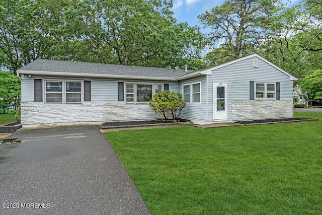458 Drum Point Rd, Brick, NJ 08723 - ranch-style house featuring stone siding and a front yard