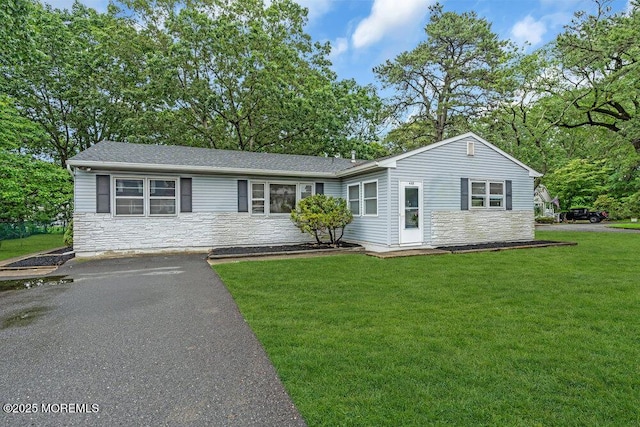 458 Drum Point Rd, Brick, NJ 08723 - ranch-style house featuring stone siding and a front yard