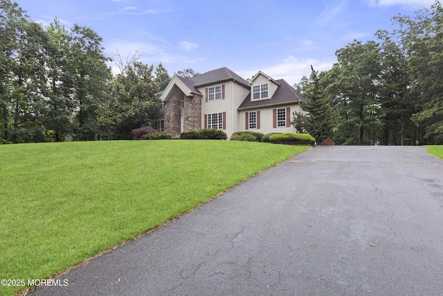 3 Canterbury Ct, Jackson, NJ 08527 - view of front of house featuring asphalt driveway and a front lawn