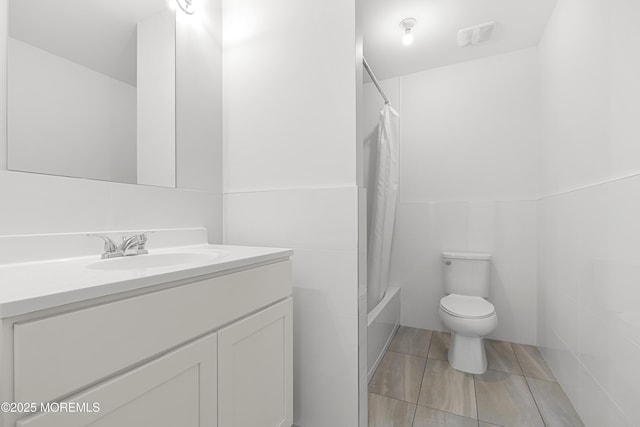 92 Wadsworth Ave, Lakewood, NJ 08701 - full bath featuring vanity, shower / bathtub combination with curtain, and tile walls