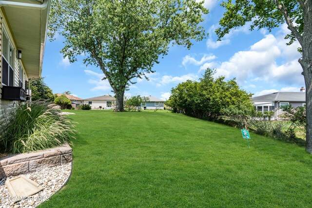 13 Canaries Ct, Toms River, NJ 08757 - view of green lawn