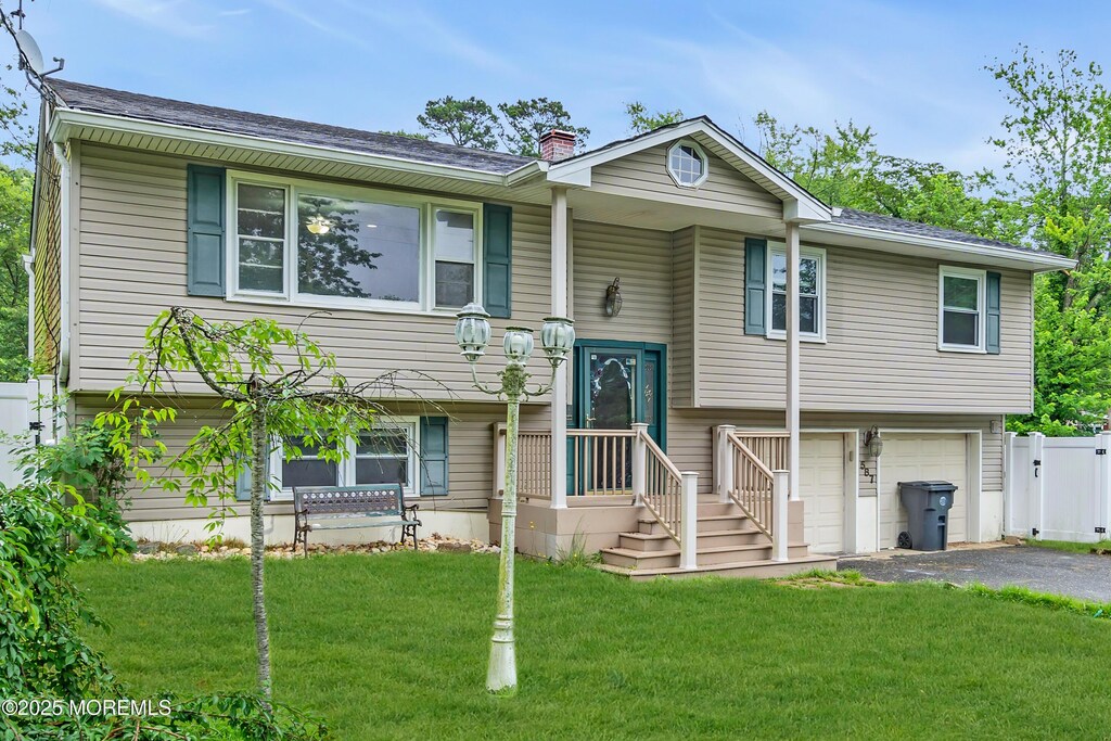 587 Montana Dr, Toms River, NJ 08753 - photo 1