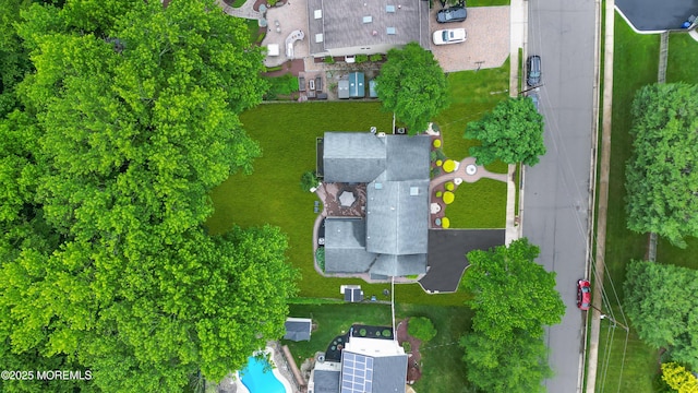 25 Canadian Woods Rd, Marlboro, NJ 07746 - bird's eye view of a pool