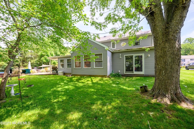 5 Hampton Dr, Jackson, NJ 08527 - back of property featuring a lawn