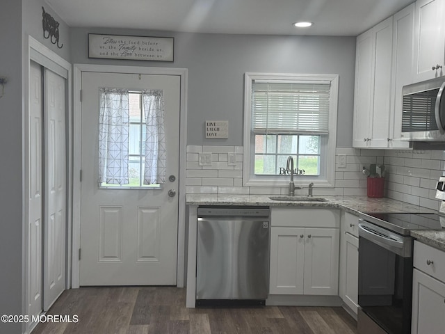 976 Aberdeen Dr Unit D, Lakewood, NJ 08701 - kitchen with stainless steel appliances, healthy amount of natural light, white cabinetry, decorative backsplash, and recessed lighting