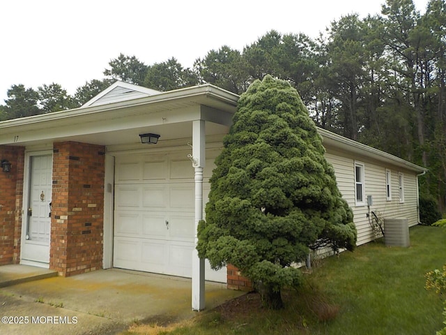 17 Meadowbrook Rd, Brick, NJ 08723 - view of side of home with brick siding and an attached garage