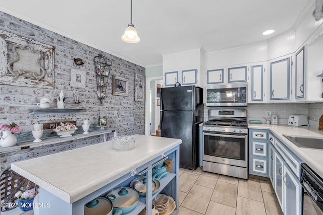 553 Kingfisher Cir, Brick, NJ 08723 - kitchen with black appliances, light countertops, crown molding, blue cabinetry, and decorative backsplash
