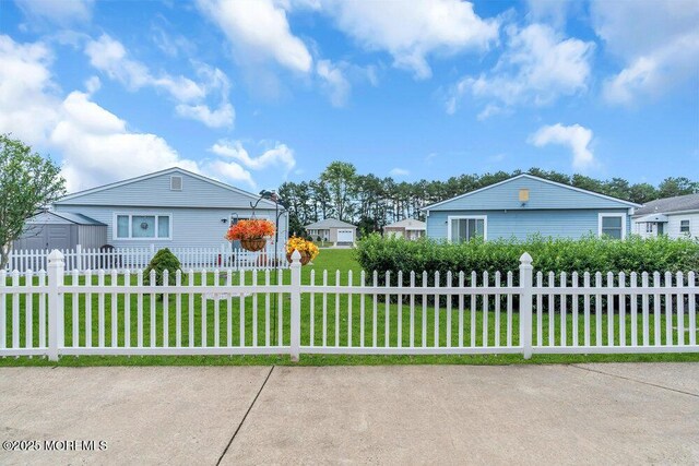 3 Andover Ct, Toms River, NJ 08757 - view of front of home with a fenced front yard