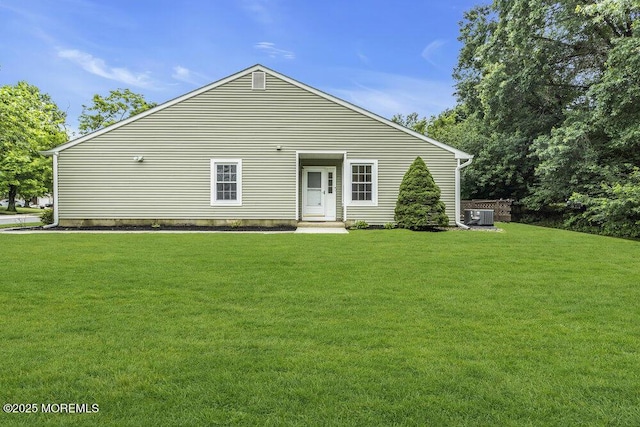63 Oak Ln, Eatontown, NJ 07724 - view of front facade with a front yard