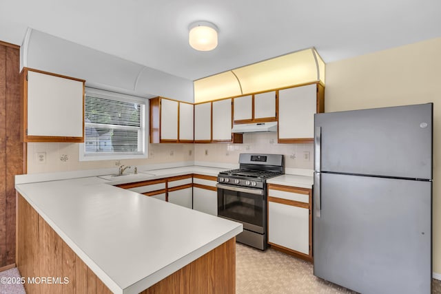46 Carmacks Way, Toms River, NJ 08757 - kitchen featuring stainless steel appliances, under cabinet range hood, light countertops, and a peninsula