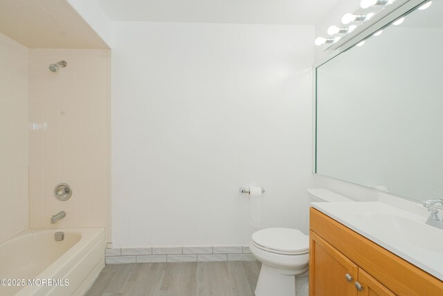 402 Hidden Village Dr Unit 402, Perth Amboy, NJ 08862 - full bath with vanity, wood finished floors, and shower / washtub combination