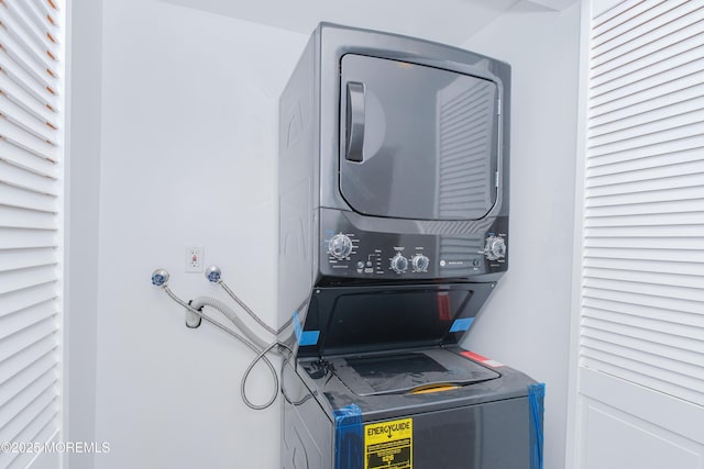 402 Hidden Village Dr Unit 402, Perth Amboy, NJ 08862 - laundry room featuring stacked washer / dryer