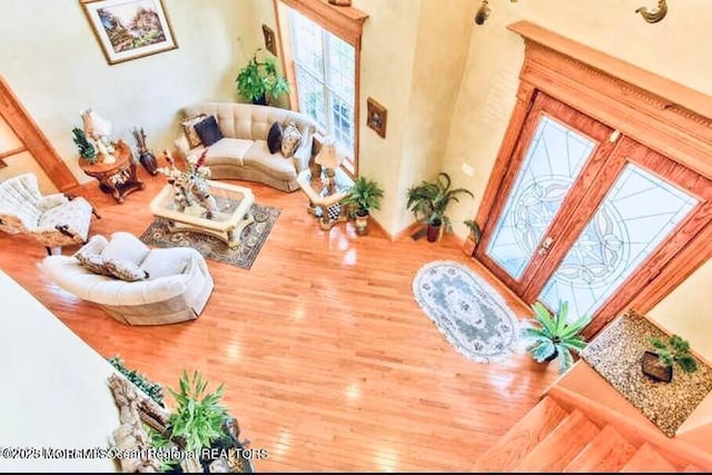 6 Meadow Run Ct, Jackson, NJ 08527 - living area with wood finished floors