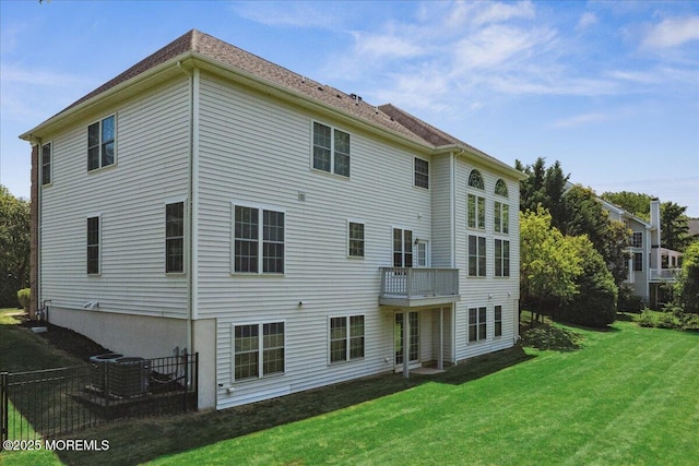24 Rutledge Rd, Marlboro, NJ 07746 - back of house with a yard