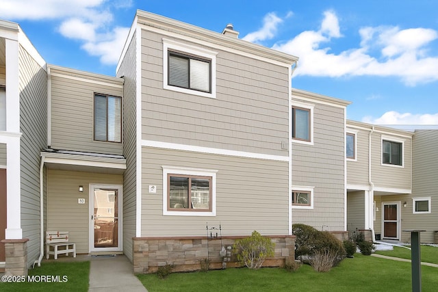 10 Ann Ct, Tinton Falls, NJ 07724 - view of front of house with a front yard