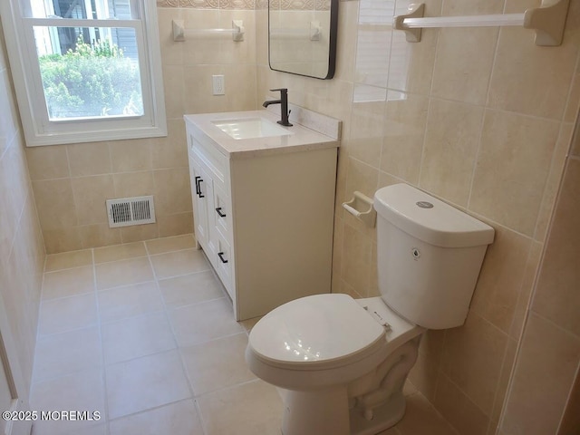 57 Turnberry Cir Unit 145, Toms River, NJ 08753 - half bath featuring tile walls, vanity, and tile patterned floors
