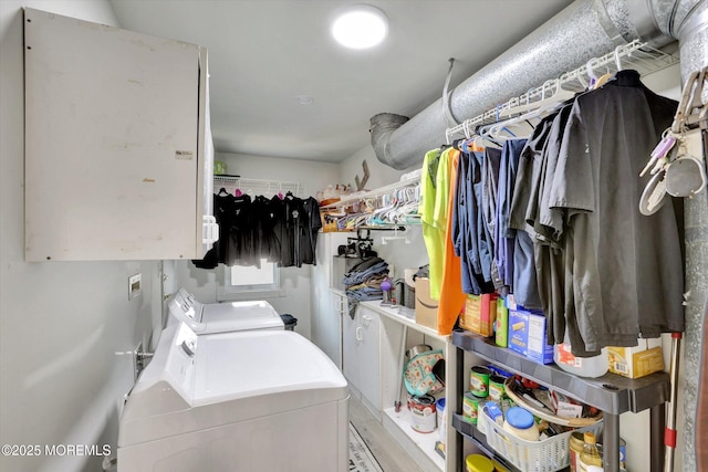 8 Shadow Ridge Ct, Howell, NJ 07731 - laundry room with independent washer and dryer